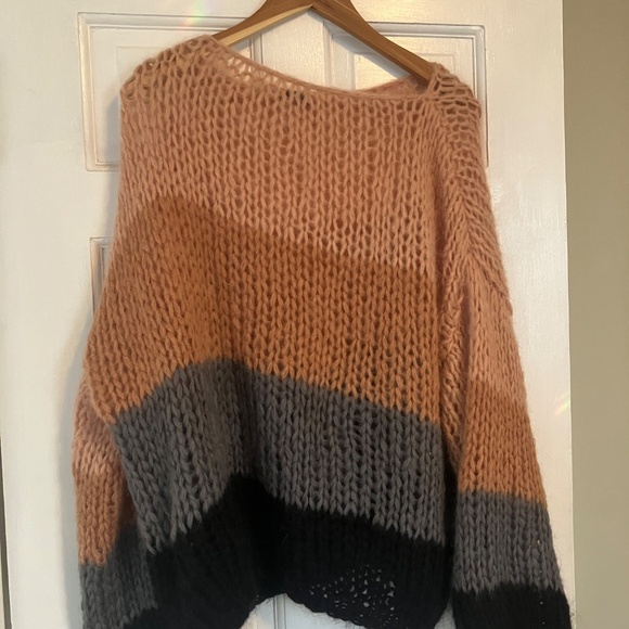 Maiami Oversized Sweater - Picture 2 of 5